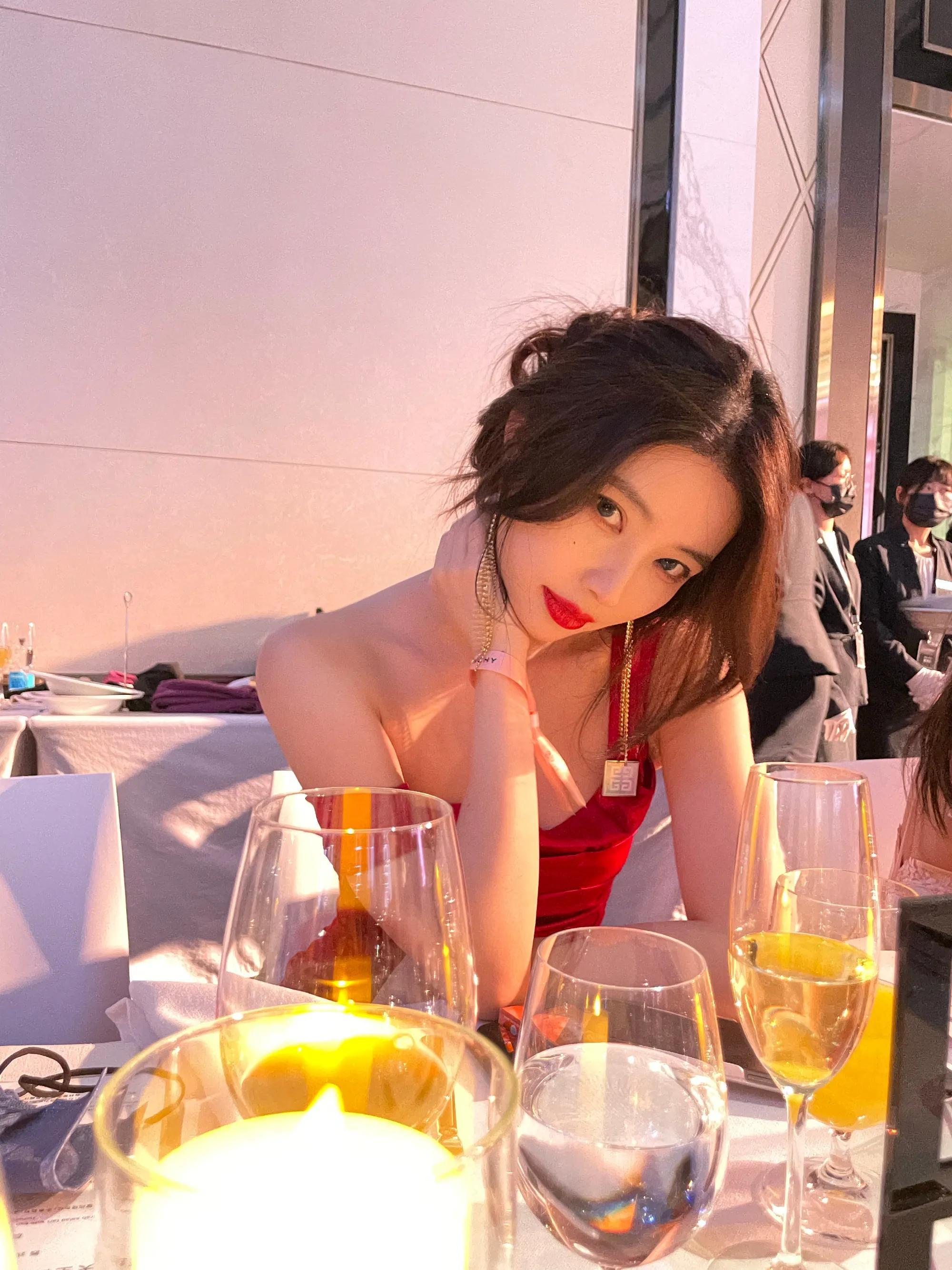 时代魅力下的性感美女图片演绎