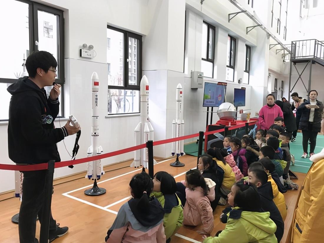 月球最新发现，探秘之旅的温馨启程