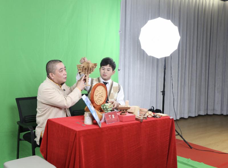 星光大道新主持人揭晓，探寻小巷独特小店之旅