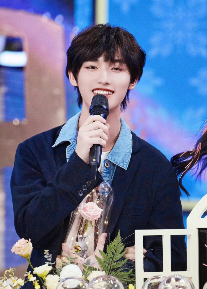 丁程鑫最新图片曝光