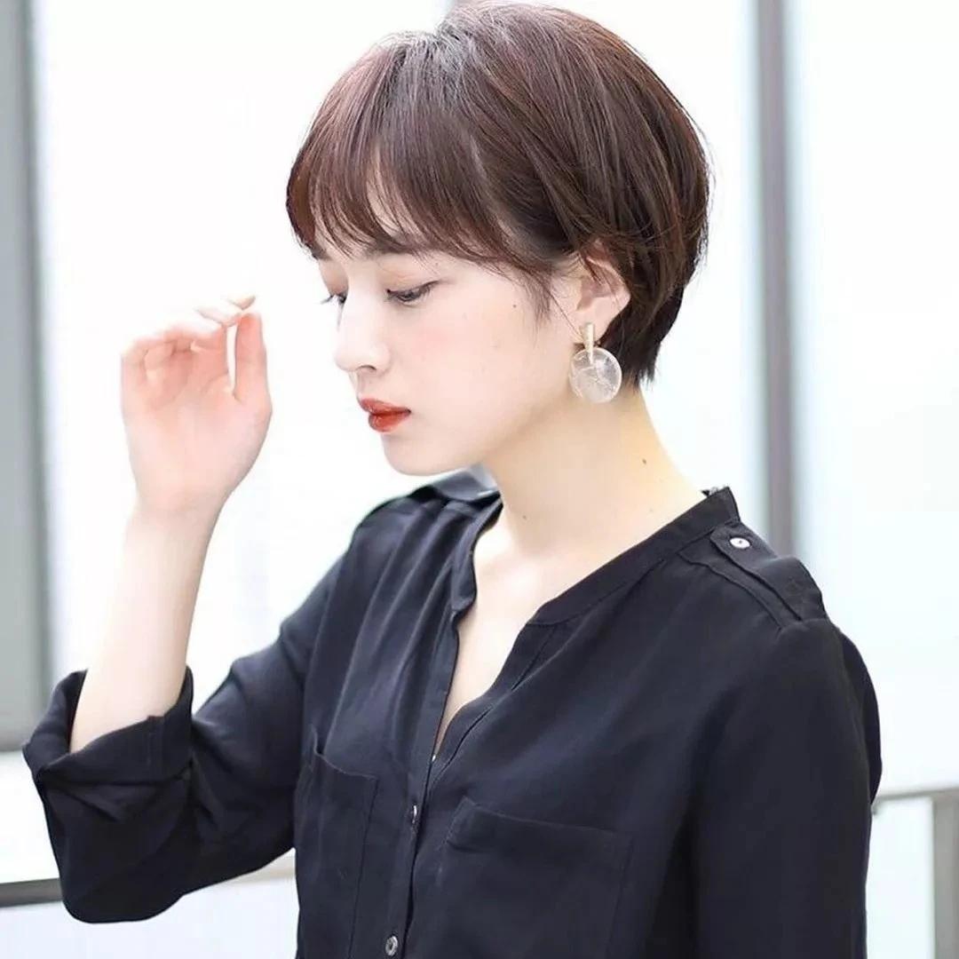最新女短发发型流行趋势,观点阐述与解析