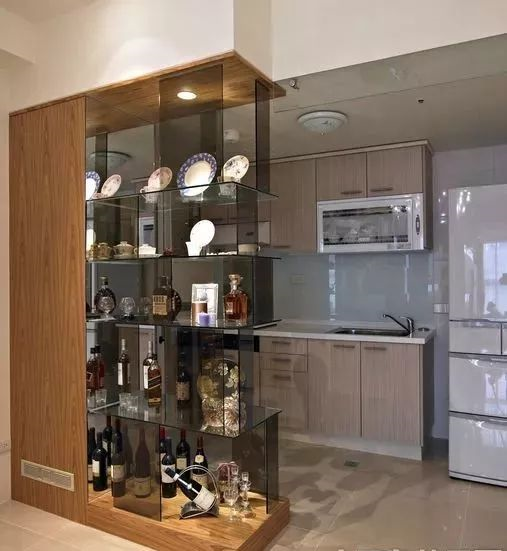 最新款酒柜,时尚与工艺的完美融合