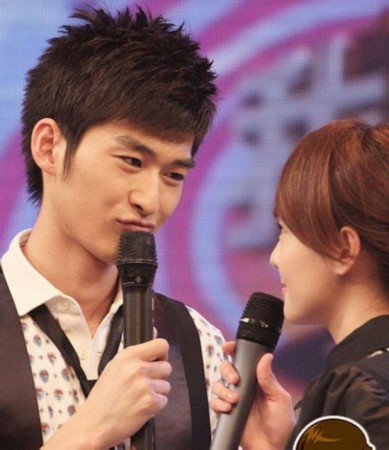 张翰郑爽最新视频，科技新品亮相，感受未来生活体验的魅力