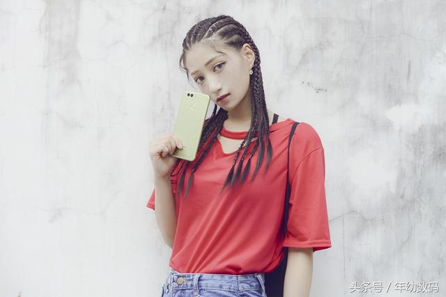 IU最新图片展示,高科技璀璨新星,引领未来潮流风向标