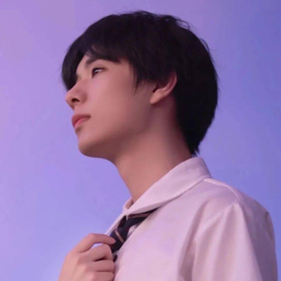 郑允浩最新图片,城市漫步与友情的温馨日常