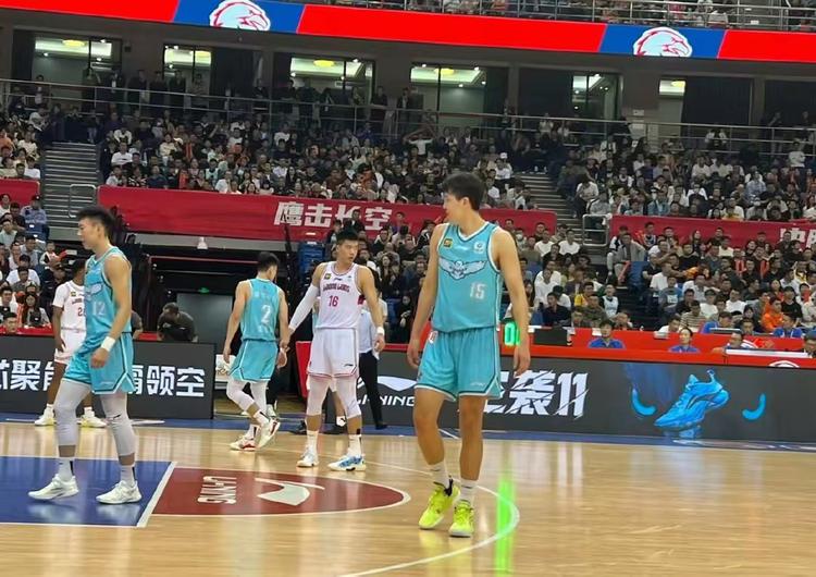 今日男篮体育新闻,篮球之旅探索自然美景,寻找内心平和节奏