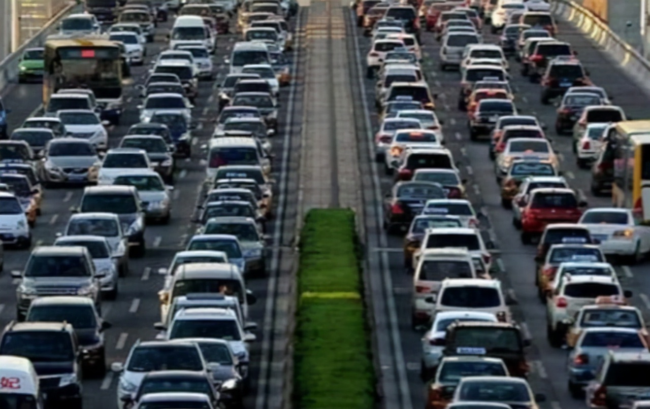 成都汽车限购最新动态,政策调整引发城市生活涟漪