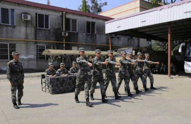 部队复员转业最新动态与小巷独特风味探秘