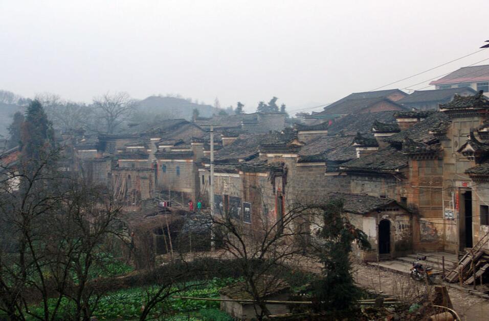 探索双喇叭智能手机,小巷中的隐藏宝藏,带你领略未知的音乐世界!