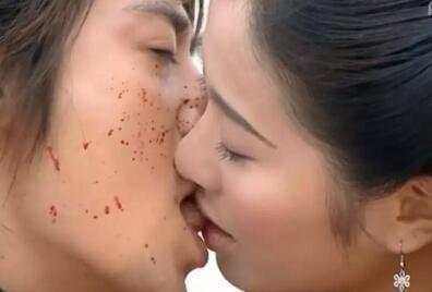 演员拍摄吻戏的技巧与细节解析