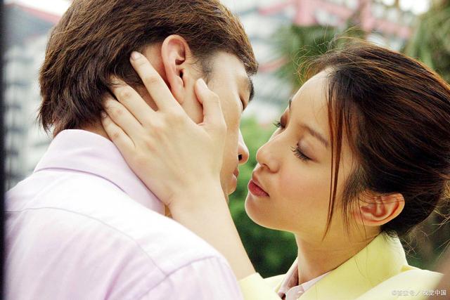 演员拍摄吻戏的技巧与细节解析