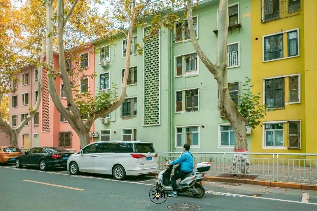 烧脑悬疑电视剧,小巷深处的神秘小店之谜