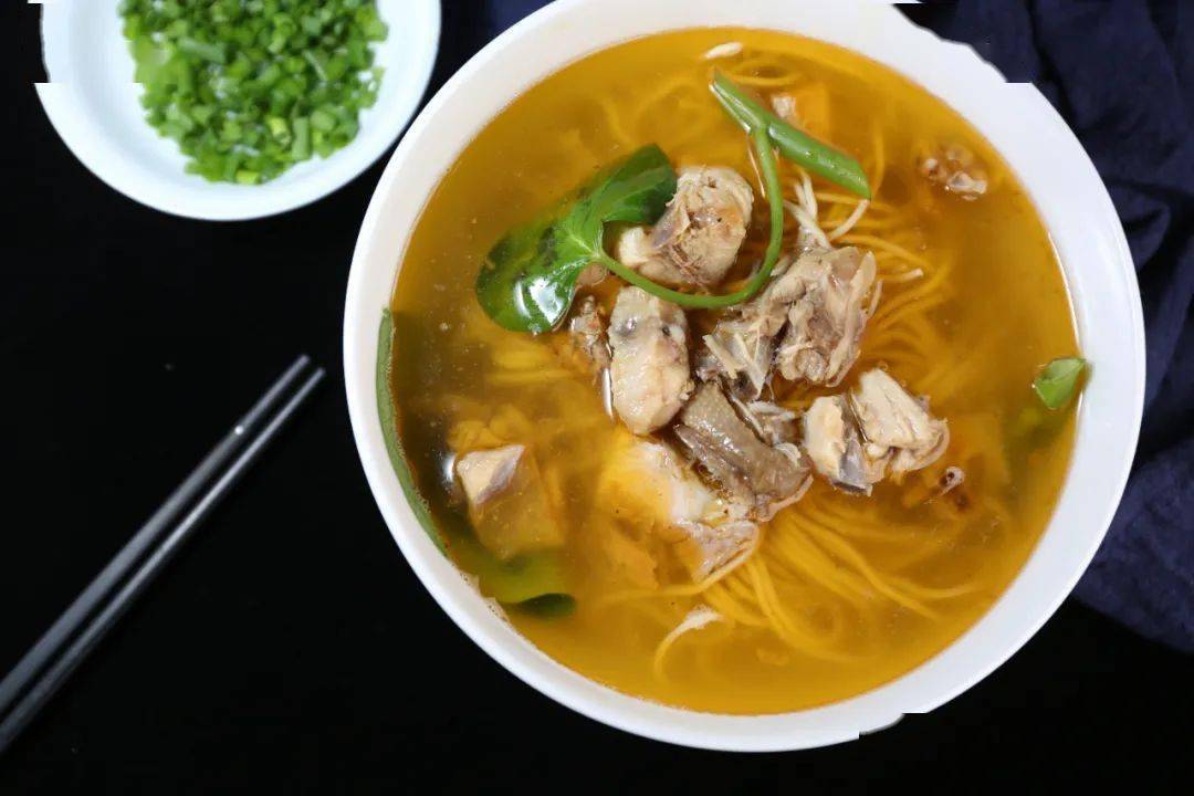 小巷美食秘境,新鲜汤锅食谱大解密!