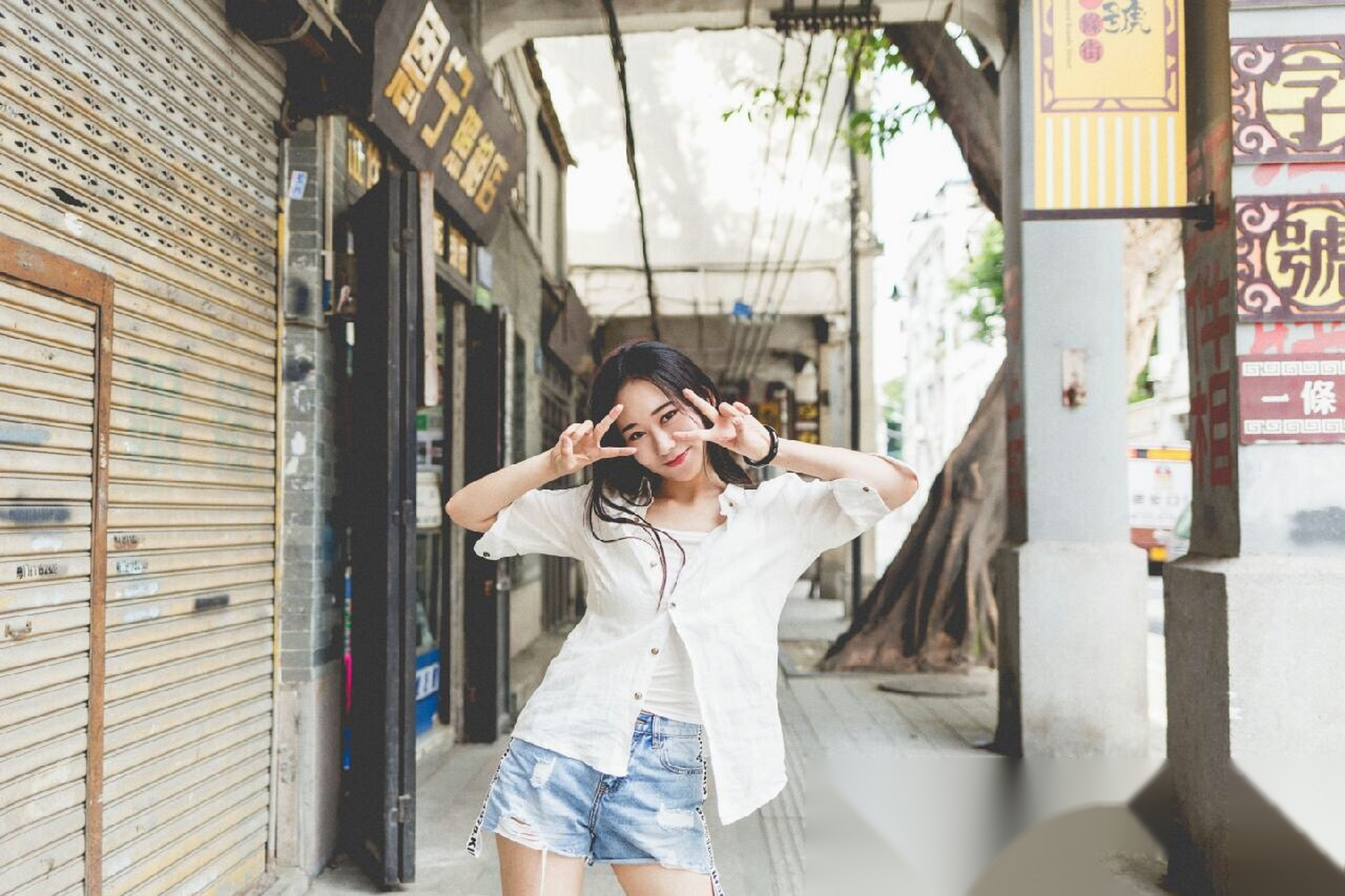 演员佳佳,小巷深处的独特美食之旅