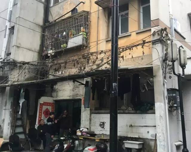 中国首富排行榜背后的秘密,隐藏在繁华小巷中的特色小店探索