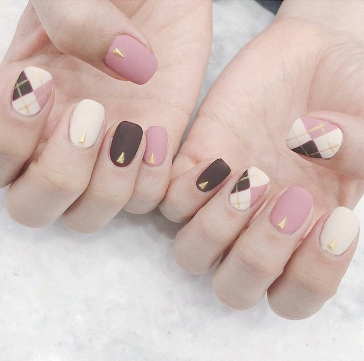 最新流行美甲,时尚风潮的演变与地位影响