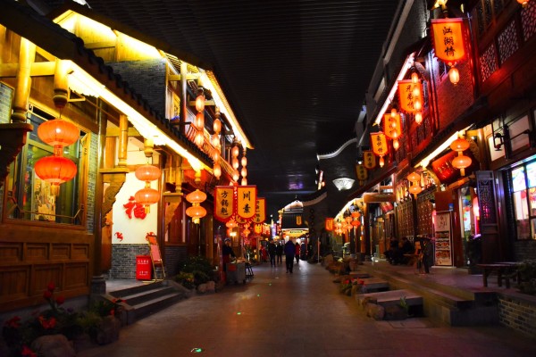 最新名人素材与小巷惊喜,特色小店探索之旅