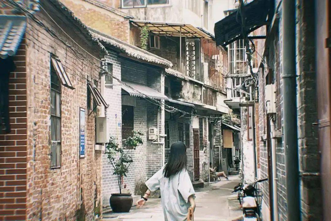 探索小巷深处的秘密,揭秘2017最新网名的背后故事