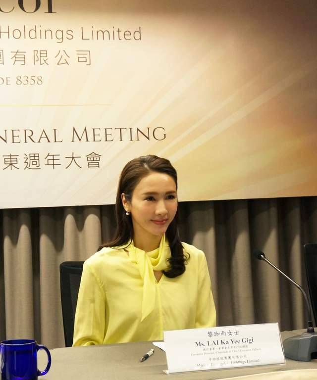 黎姿的最新时尚与艺术人生之旅