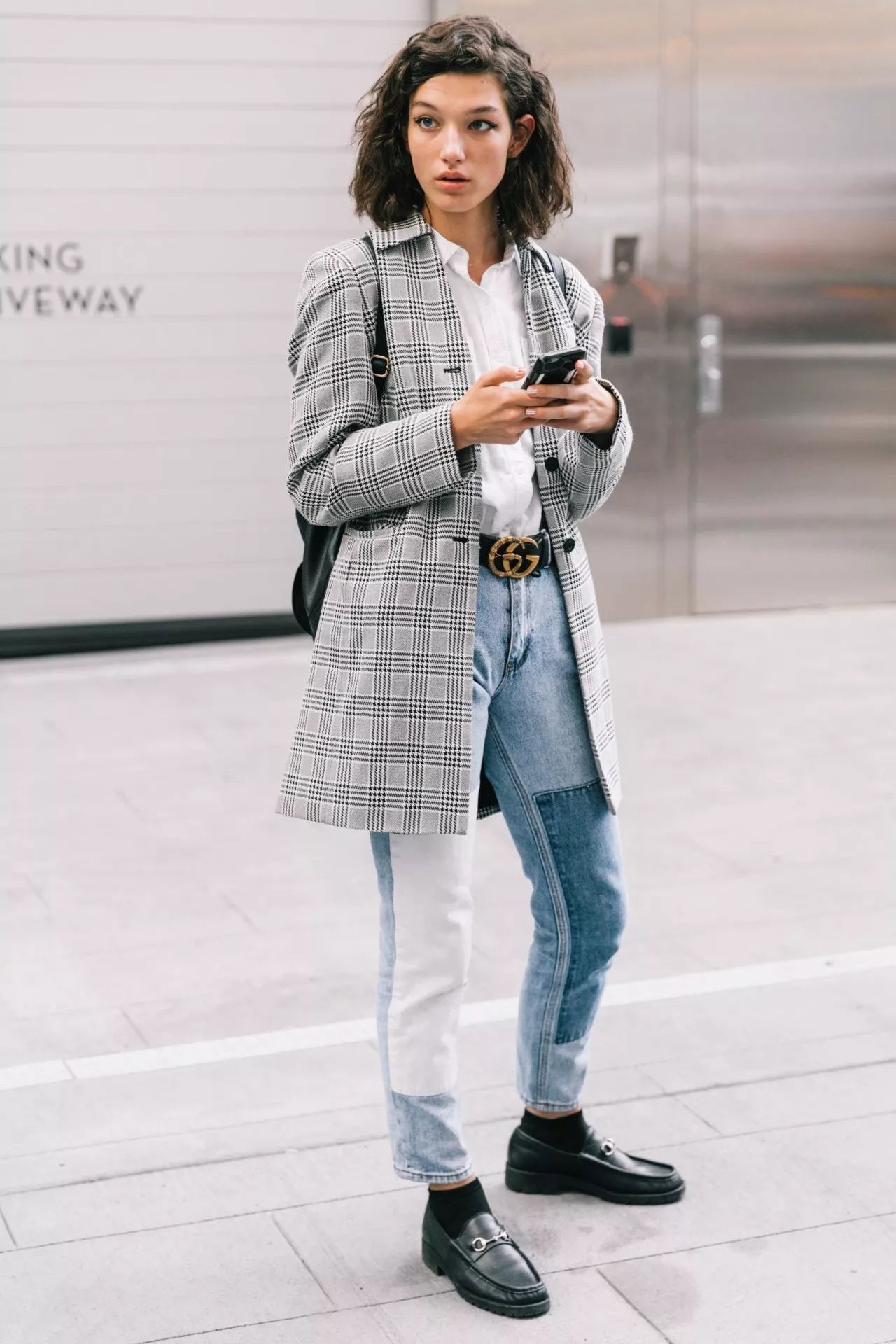 周迅最新穿搭引领时尚潮流,展现先锋风采