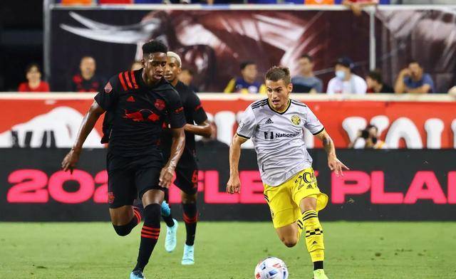 揭秘最新足球转会风云,巷弄深处的足球小店成隐藏版转会焦点