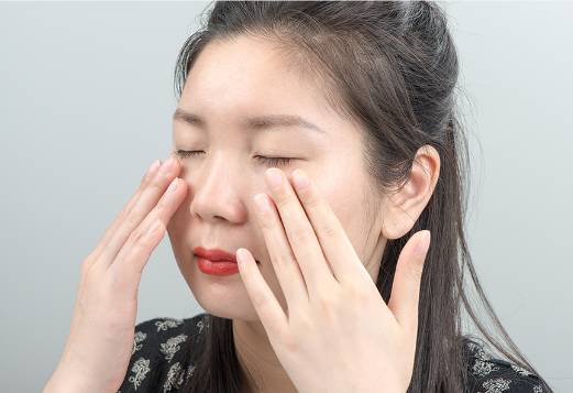 告别草莓鼻,最新挤黑头视频教程小红书分享,打造无瑕肌肤!