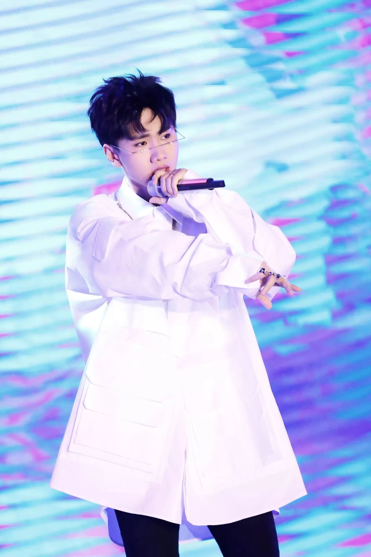 汪苏泷最新图片,科技新潮,体验前沿的高科技产品风采