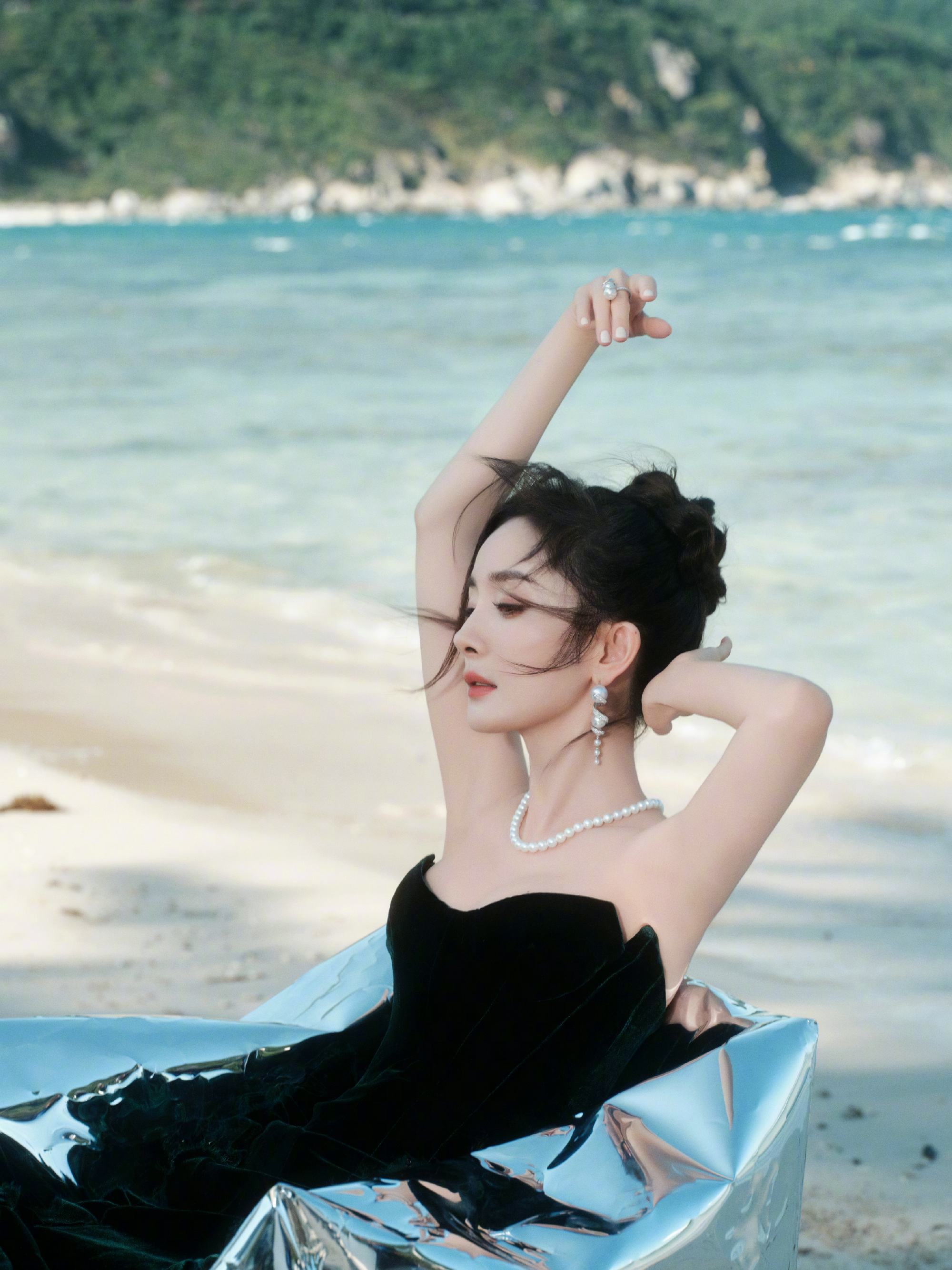 杨幂引领自然之旅,探寻美景中的内心宁静