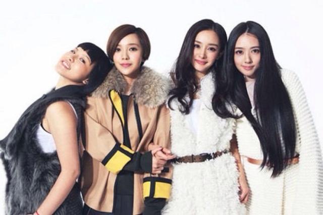 自拍神器最新款,友谊见证与快乐日常的瞬间捕捉工具