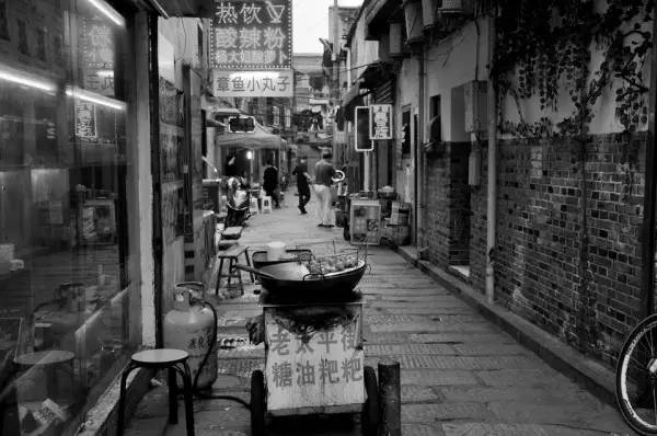 探索隐藏美味,最新地址揭秘,小巷深处的独特环境等你来探秘!